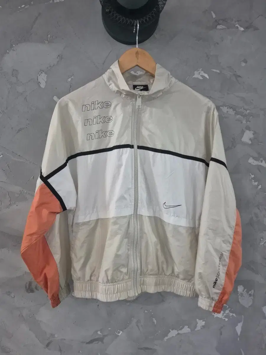 Nike カラーブロックウィンドブレーカージャケット女性用 S